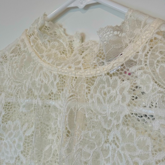 Ophelia Roe Ivory/ Lace/ Mock Neck Top - Small - Picture 8 of 9